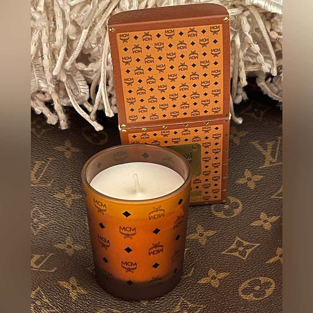 NIB MCM CANDLE⭐️🕯️SMELLS SO DELICIOUS⭐️🕯️